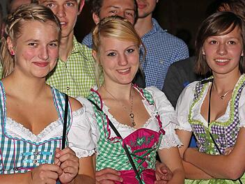 Wer im feschen Dirndl oder in Lederhosentracht erschien, war beim Michelauer Oktoberfest bestens gekleidet. Fotos: Klaus Gagel