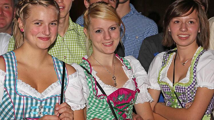 Wer im feschen Dirndl oder in Lederhosentracht erschien, war beim Michelauer Oktoberfest bestens gekleidet. Fotos: Klaus Gagel