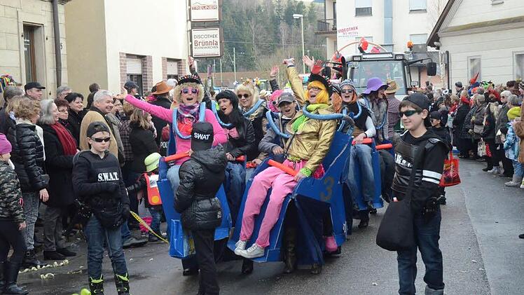 Diese Gruppe musste von einer Spezialeinheit geschützt werden. Fotos: Karl-Heinz Hofmann