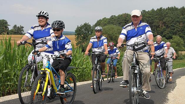 Die Radler vom RV Viktoria Maineck  mit Sonja Baumann an der Spitze (vorn links im Bild) laden Alt und Jung am  22. Juli zum Bergfest nach Maineck ein.Stephan St&ouml;ckel