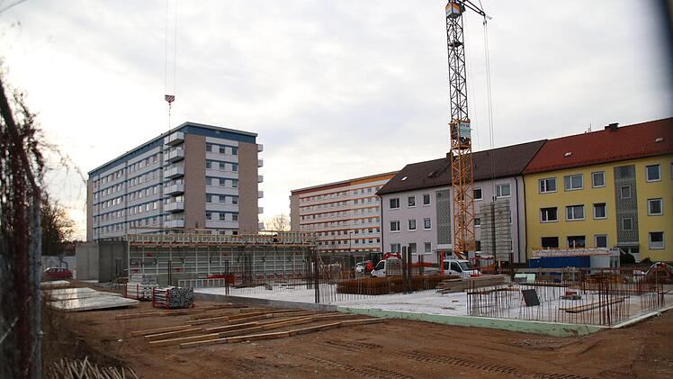 An der Ecke Heinrich-Wichern-Straße/Adolf-Kolping-Straße wird laut Stadt Bamberg ein  Wohnbauprojekt  realisiert.