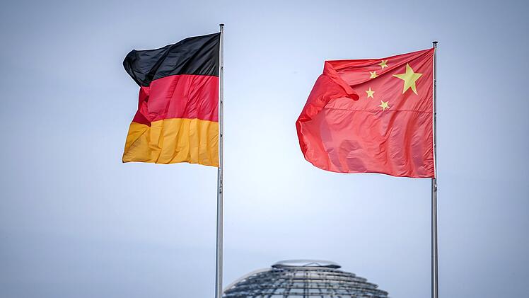 Deutsche und chinesische Flagge