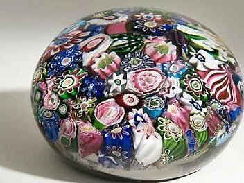 Paperweight: Glas, Millefioristäbe (Frankreich, 19. Jahrhundert), Leihgabe aus der Sammlung Knudsen. Foto: Lutz Naumann/Kunstsammlungen Coburg