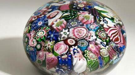 Paperweight: Glas, Millefioristäbe (Frankreich, 19. Jahrhundert), Leihgabe aus der Sammlung Knudsen. Foto: Lutz Naumann/Kunstsammlungen Coburg