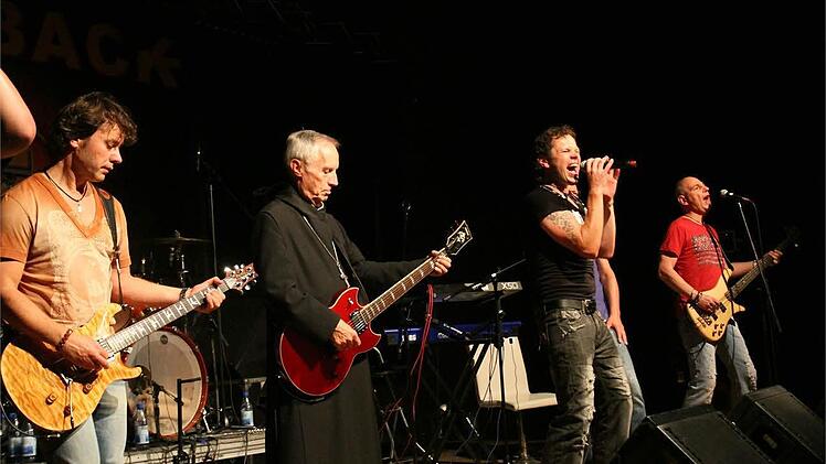 ... und beim Gitarrenspiel.