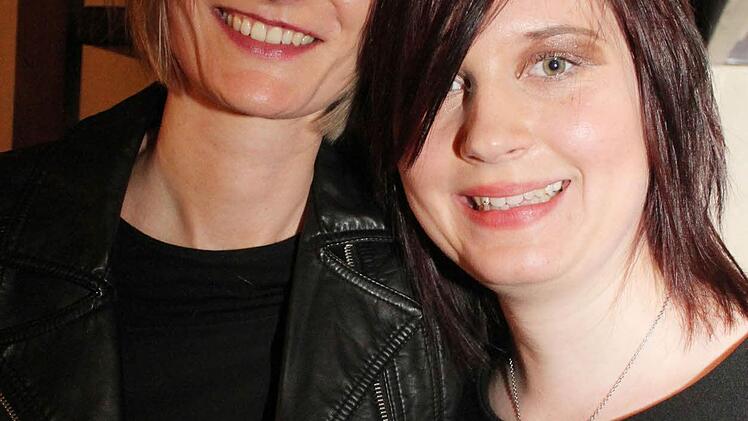 Die beiden Models waren mit dem Ergebnis mehr als zufrieden - die Frisuren passen, konstatierten Regina und Nadine