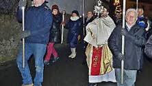 Pater Flavian Michali bei seinem Gang durch Wichsenstein.
