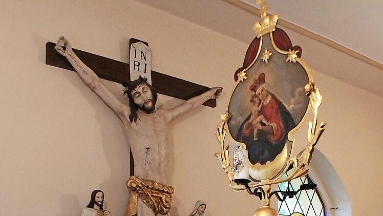 Das gotische Kreuz überstand den Brand von 1825 unbeschadet.