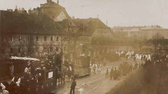 Beim Faschingsumzug 1885 wurden die "Bierpanscher" mit zwei Motivwagen thematisiert. Die Geschehnisse hat nun auch Christian Fiedler aufgeschrieben.