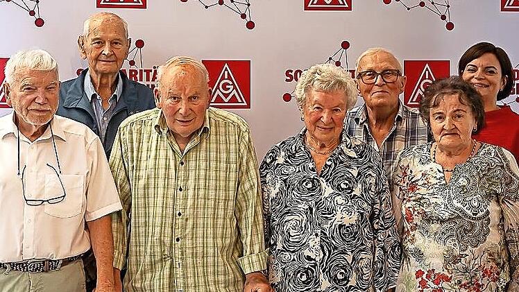 Sie sind seit 70 Jahren ihrer Gewerkschaft treu.