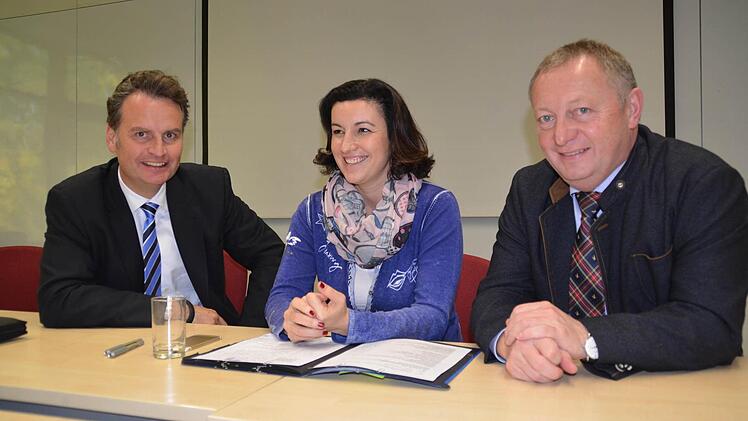 Sie sprachen in Oerlenbach miteinander: Staatsekretär Günther Krings, MdB Dorothee Bär und Landrat Thomas Bold.  Foto: Kathrin Kupka-Hahn