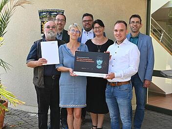 Reimund Köberlein (v.l.n.r.), Martin Walz, Carmen Dornheim, Marco Friepes, Christiane Hubert, Oliver Maier, Markus Hahn