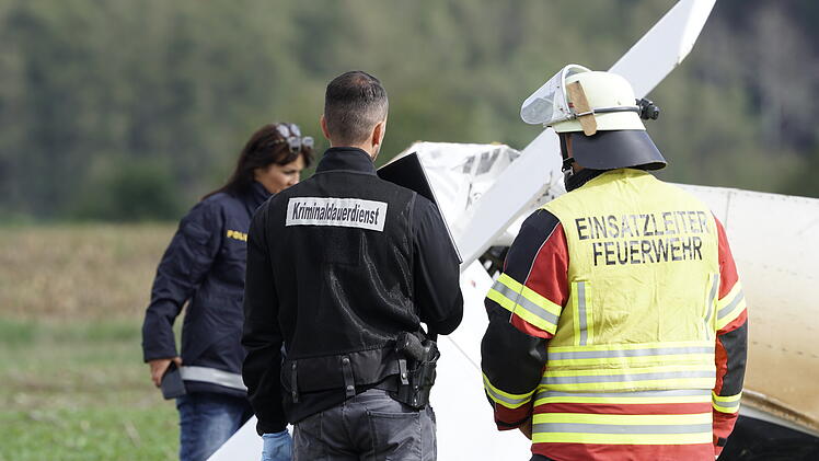 Kleinflugzeug abgestürzt: Pilot noch an Unfallstelle verstorben