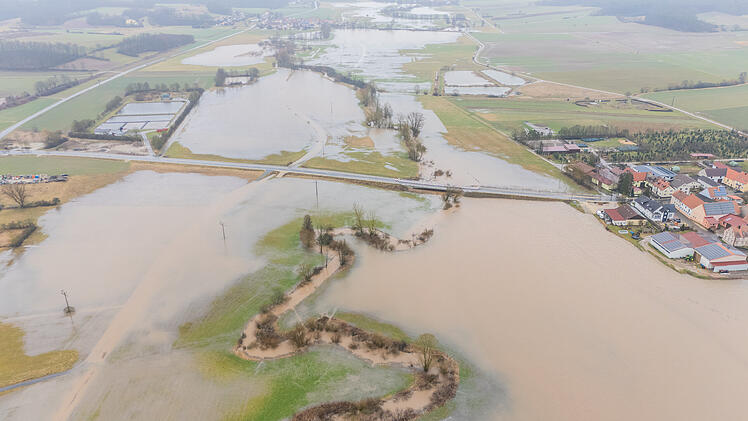 Hochwasser in Franken: Teilweise weiterhin Einschränkungen - aktuelle Lage am Montag