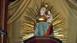 Gnadenbild 1: Das Gnadenbild der Gottesmutter Maria datiert um 1500 und ist die älteste Marienplastik in der Pfarrkirche "Mariae Geburt". Foto: Susanne Deuerling