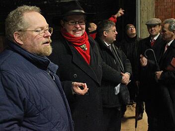 Einigkeit herrschte bei der Besichtigung des Kreiskulturraums. Das Geld für Sanierung und Umbau sei gut angelegt, meinten (v. l.) MdL Klaus Adelt, Kreiskulturreferentin Gisela Land, Kreiskämmerer Günther Daum, MdL Volkmar Halbleib, Kreisgeschäftsführer Thilo Moosmann, Kreisvorsitzender Ralf Pohl und Landrat Oswald Marr. Foto: Marco Meißner