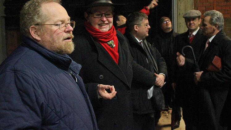 Einigkeit herrschte bei der Besichtigung des Kreiskulturraums. Das Geld für Sanierung und Umbau sei gut angelegt, meinten (v. l.) MdL Klaus Adelt, Kreiskulturreferentin Gisela Land, Kreiskämmerer Günther Daum, MdL Volkmar Halbleib, Kreisgeschäftsführer Thilo Moosmann, Kreisvorsitzender Ralf Pohl und Landrat Oswald Marr. Foto: Marco Meißner