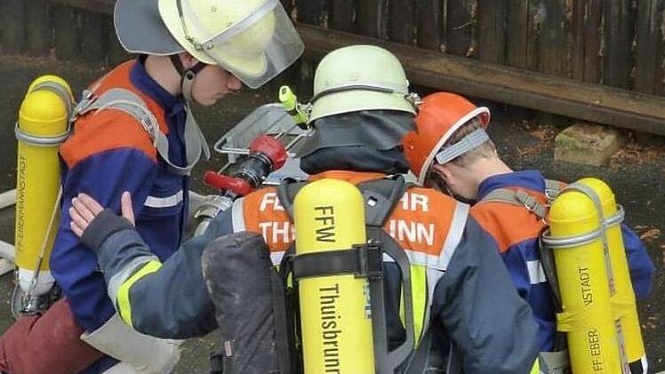 Personell und technisch ist die Thuisbrunner Feuerwehr gut ausgestattet, doch das Feuerwehrhaus ist in die Jahre gekommen und muss dringend saniert und erweitert werden. Foto: Archiv