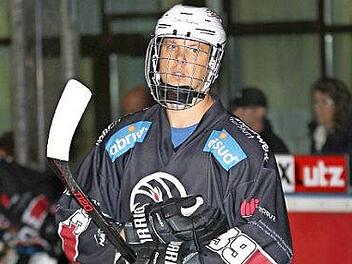 Ist für David Franek beim ESC Haßfurt wirklich abrupt Schluss? Nach dem Spiel der "Hawks" gegen Ulm wurde der 35-Jährige vom weiteren Spielbetrieb freigestellt. Grund sind "größere Differenzen" zwischen dem Angreifer und Trainer Volker Hartmann. Foto: Ralf Naumann