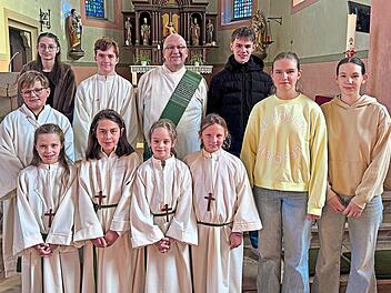 Die neuen Ministrantinnen wurden in die Kirchengemeinde St. Bartholom&auml;us aufgenommen.Sebastian Fell