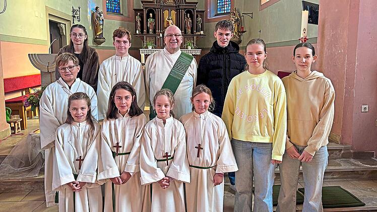 Die neuen Ministrantinnen wurden in die Kirchengemeinde St. Bartholom&auml;us aufgenommen.Sebastian Fell