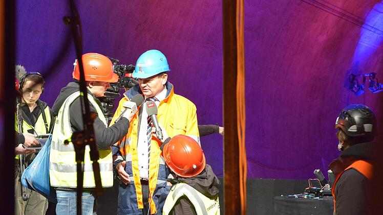 Gefragter Interviewpartner bei der ARD-Tagesschau und beim Schweizer Fernsehen: Projektleiter Fahrbahn Detlef Obieray aus Untersteinach. Foto: Transtec Gotthard