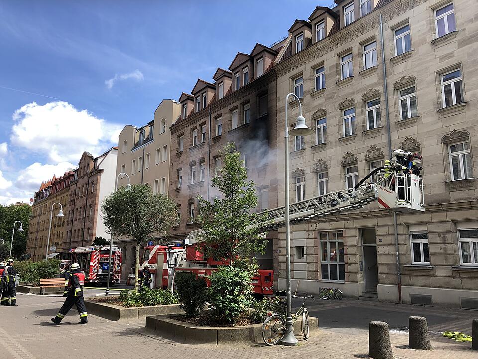 Wohnung geht in Flammen auf