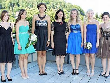 Die sechs Jahrgangsbesten (v. l.): Michelle Roppelt, Christina Schmitt, Tanja Kraft, Konrektorin Susanne Heindl, Miriam Hofmann, Nicole Streubel und Julia Gebhardt Foto: fra-press