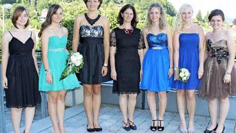 Die sechs Jahrgangsbesten (v. l.): Michelle Roppelt, Christina Schmitt, Tanja Kraft, Konrektorin Susanne Heindl, Miriam Hofmann, Nicole Streubel und Julia Gebhardt Foto: fra-press