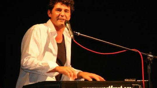 Böse und gefühlige Lieder von Roger Stein.  Foto: Klaus Klaschka