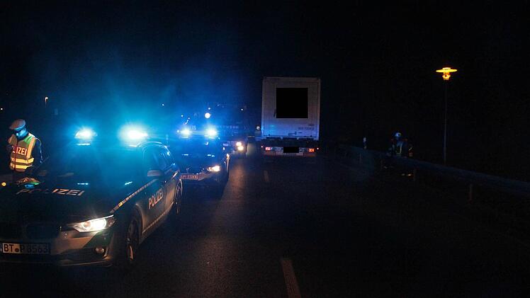 Ein Fußgänger wurde am Freitagmorgen auf der B 289 von einem Lkw erfasst.  Foto: Jürgen Gärtner