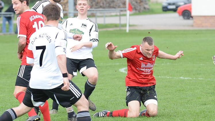 Diebachs Markus Kirchner (rechts) braucht sich in dieser Szene nicht zu ärgern, sein Team gewinnt gegen die DJK Kothen durch vier Tore in der zweiten Hälfte mit 4:0. Foto: ssp