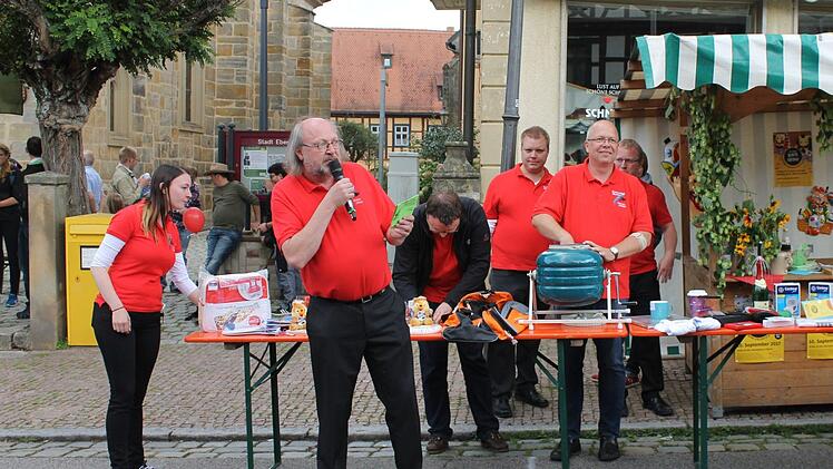 Bei der Auslosung des Kulturring-Rätsels warteten viele tolle Preise auf ihre neuen Besitzer.  Foto: Janina Reuter