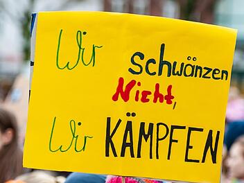 Jeden Freitag gehen Tausende Schüler weltweit auf die Straße anstatt in die Schule. Sie wollen damit gegen den Klimawandel aufmerksam machen und protestieren gegen die aus ihrer Sicht verfehlte und sinnlose Klimapolitik.Foto: Philipp Schulze/dpa