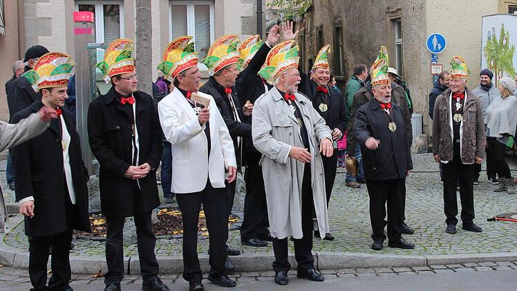 Der Elferrat der Kolpingfamilie Münnerstadt marschierte natürlich ganz vorn mit.