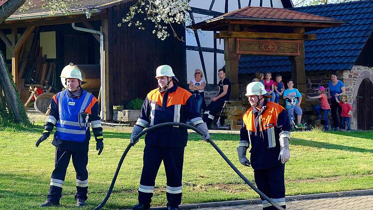 Großübung der Windheimer Feuerwehr am Vorabend zur Jubiläumsfeier. Foto: Gerd Schaar