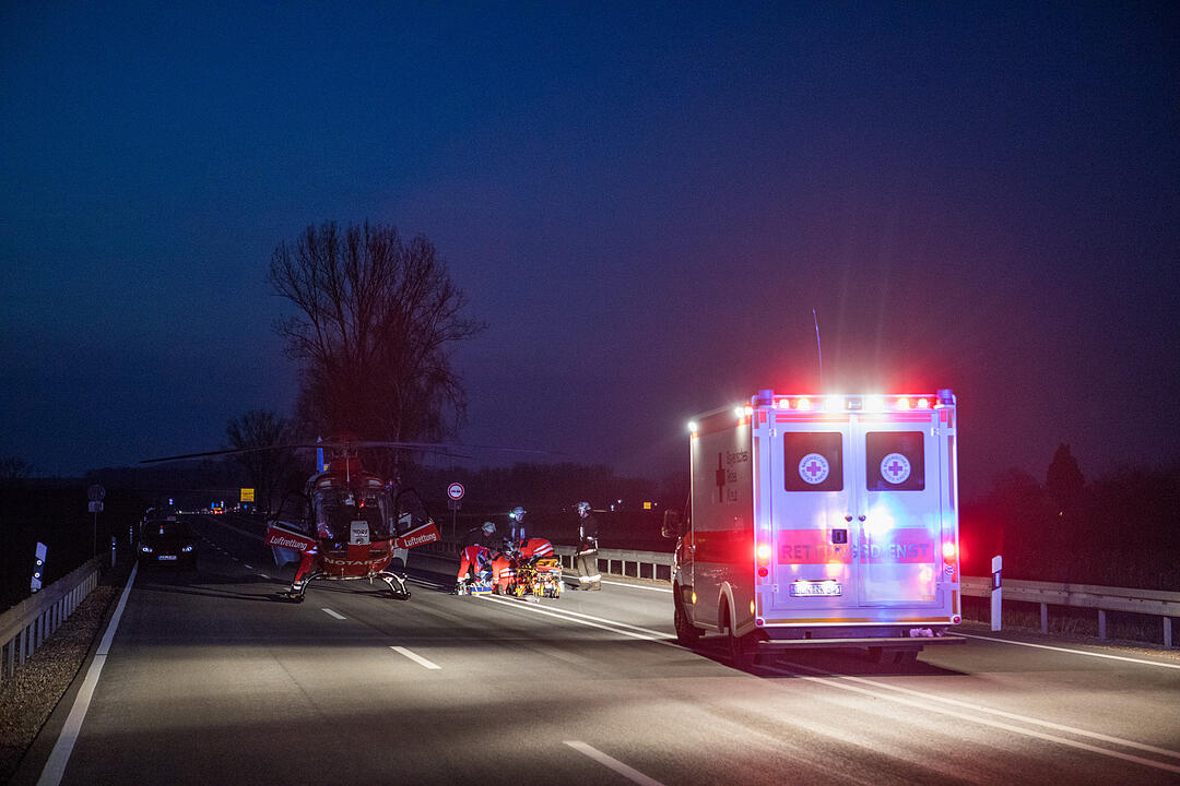 Traurige Unfallbilanz: Ein Toter und sechs zum Teil lebensgefährlich Verletzte