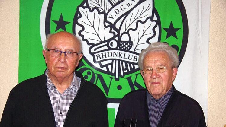 Berthold Schäflein und Max Kiefl (von links) wurden für ihre Verdienste um den Garitzer Rhönklub geehrt, ebenso Manfred Mußmächer und Hans Thierauf, die jedoch an der Jahreshauptversammlung nicht teilnehmen konnten.  Fotos: Klaus Werner