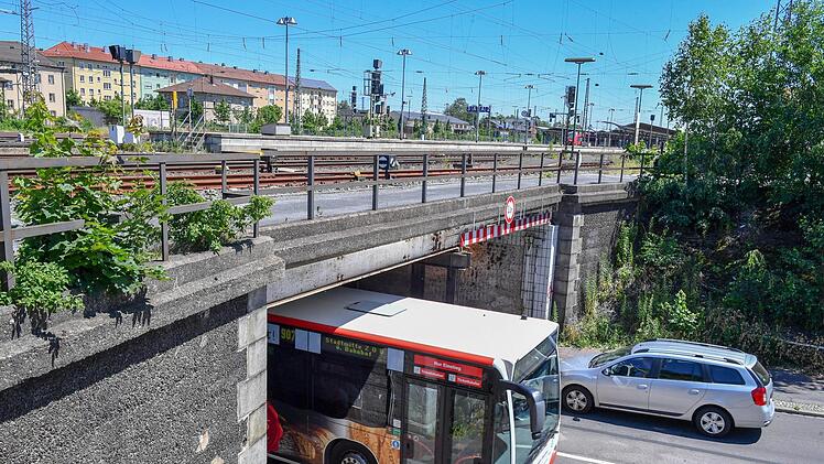 Radfahrer und Fußgänger sollen künftig deutlich mehr Platz haben. Zu einer vollständigen Umwidmung der Unterführung Zollnerstraße wird es aber nicht kommen.  Foto: Ronald Rinklef