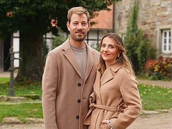 Anna und Gerald Heiser - hier beim gro&szlig;en "Bauer sucht Frau"-Wiedersehen - kehren f&uuml;r eine Reise in ihre alte Heimat Namibia zur&uuml;ck.