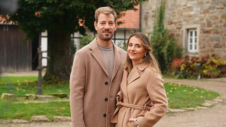 Anna und Gerald Heiser - hier beim gro&szlig;en "Bauer sucht Frau"-Wiedersehen - kehren f&uuml;r eine Reise in ihre alte Heimat Namibia zur&uuml;ck.