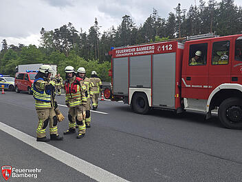 A73 bei Bamberg nach Unfall blockiert: Tr&uuml;mmer f&uuml;hren zu Vollsperrung