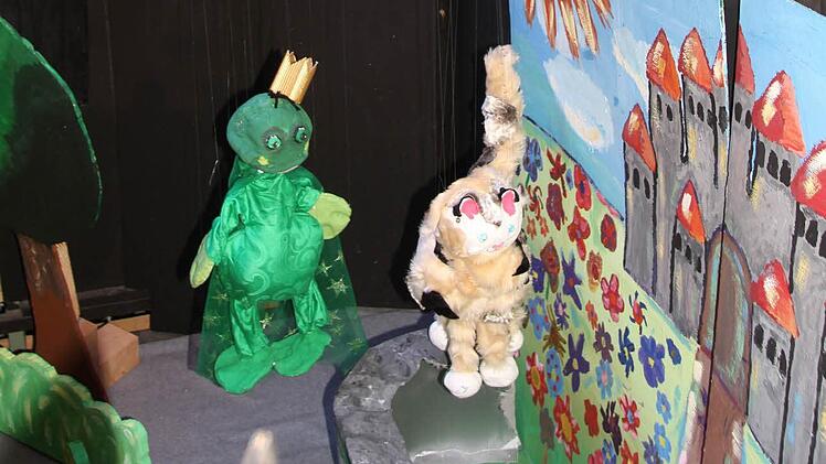 Und unten setzten sich der Froschkönig und die Katze in Bewegung! Foto: gg