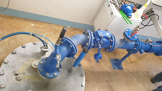 Der Brunnen 4 in Neunkirchen am Brand - die Technik ist in Ordnung, aber über das Sperrrohr  dringt irgendwie Wasser ein. Foto:   Marktgemeinde Neunkirchen