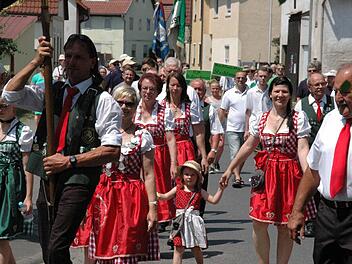 Der Festzug zum 50-jährigen Bestehen der DJK Weichtungen. Die Weichtunger feierten nicht nur ihr Jubiläum, sondern auch Sanierung und Erweiterung des Sportheims. Foto: Daniel Wiener