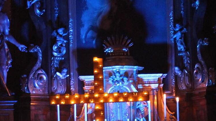 Die Kirche im FarbenglanzFoto: Johanna Blum