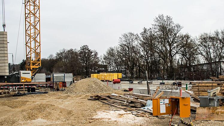 Blick auf die Streifenfundamente der NebengebäudeFoto: Jochen Berger