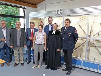 Die Bürgermeister Volker Schmiechen (Untersteinach) und Harald Michel (Kupferberg), Landrat Klaus Peter Söllner, Bürgermeisterin Doris Leithner-Bisani (Ludwigschorgast), Kreisbrandmeister Michael Hain, Bürgermeister Philip Laaber (Guttenberg), Pf...