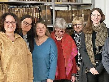 Die Gäste zeigten sich vom Stadtarchiv beeindruckt.