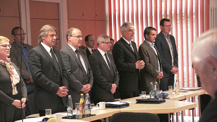 Auch die letzte Sitzung der Stadträte in der Legislaturperiode 2008 bis 2014 begann mit einem Vaterunser. Foto: Josef Hofbauer